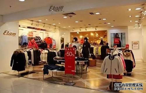 这就是为什么总能在Etam门店看到打折促销信息的原因。